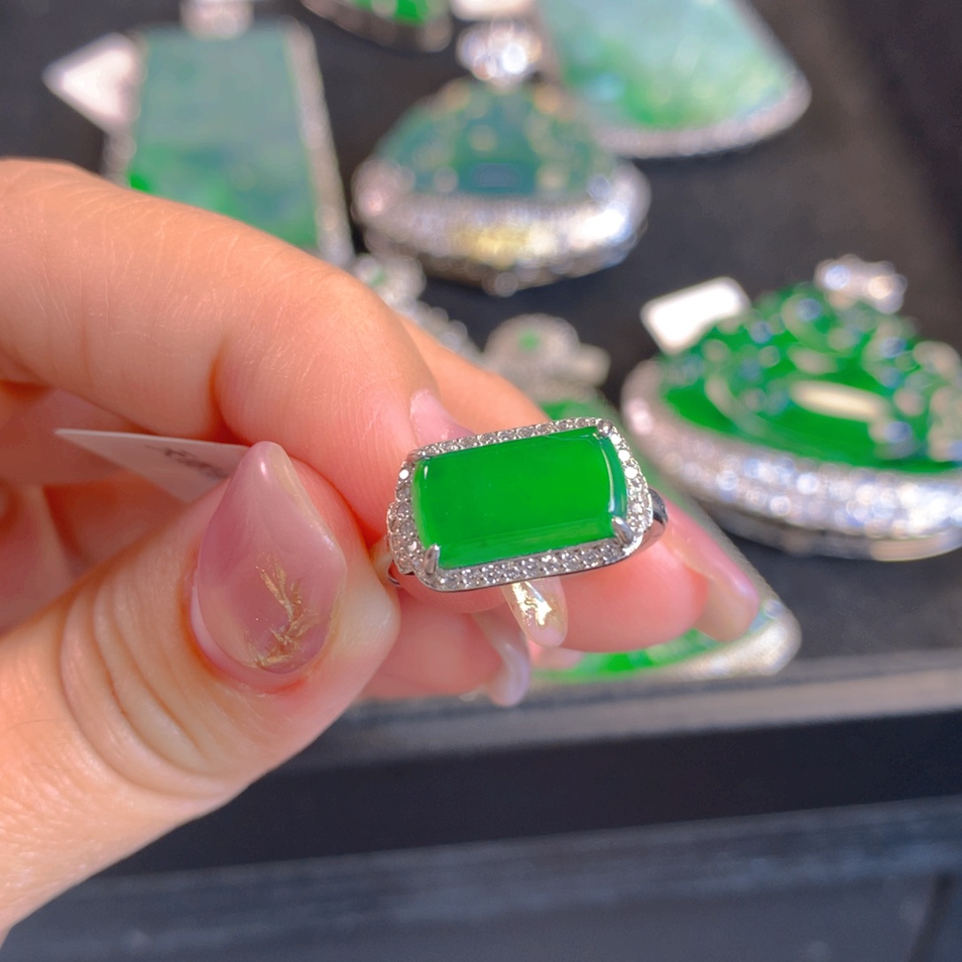 翡翠颈饰银S925镶嵌翡翠