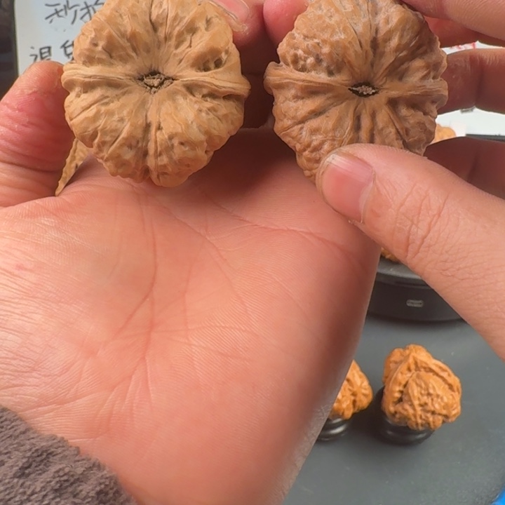 幸***君文玩核桃吊坠蛤蟆的眼睛是真的好看啊我的