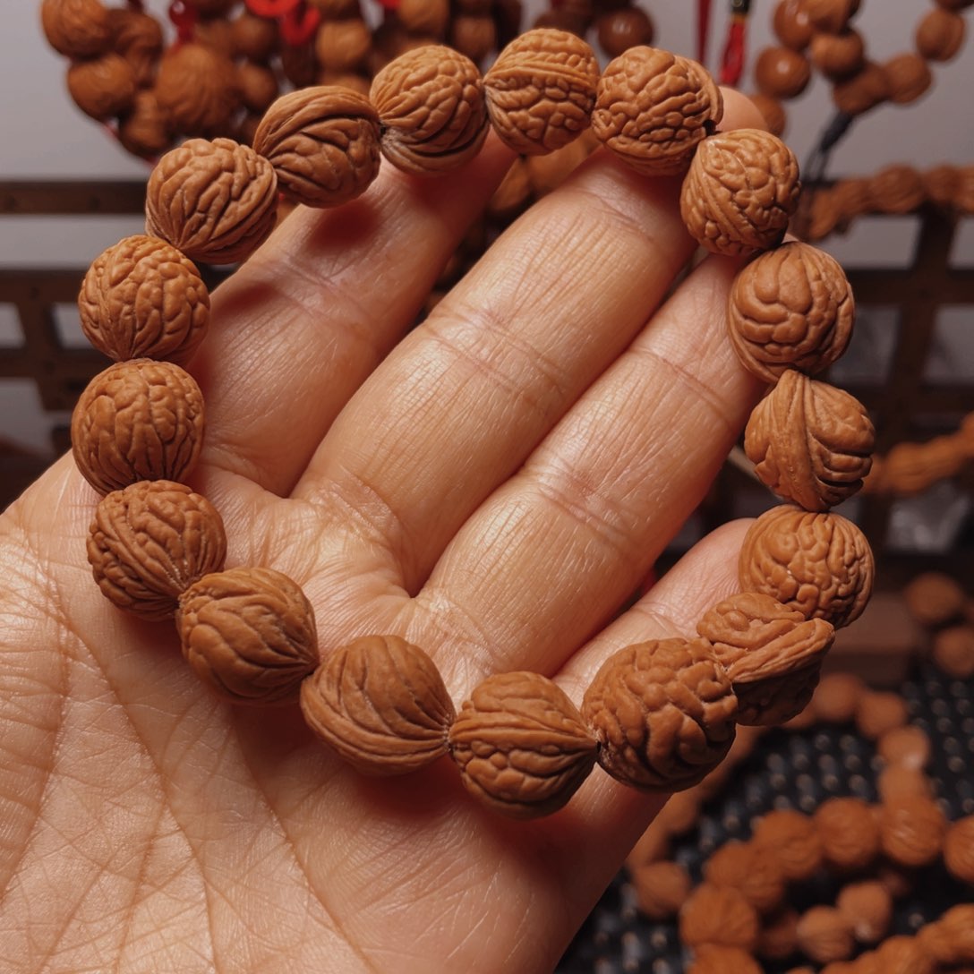 木质类龙纹桃枭手串