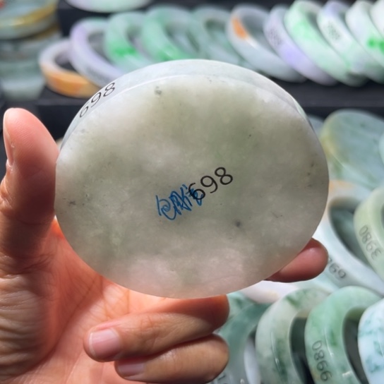 定制翡翠未镶嵌翡翠手镯