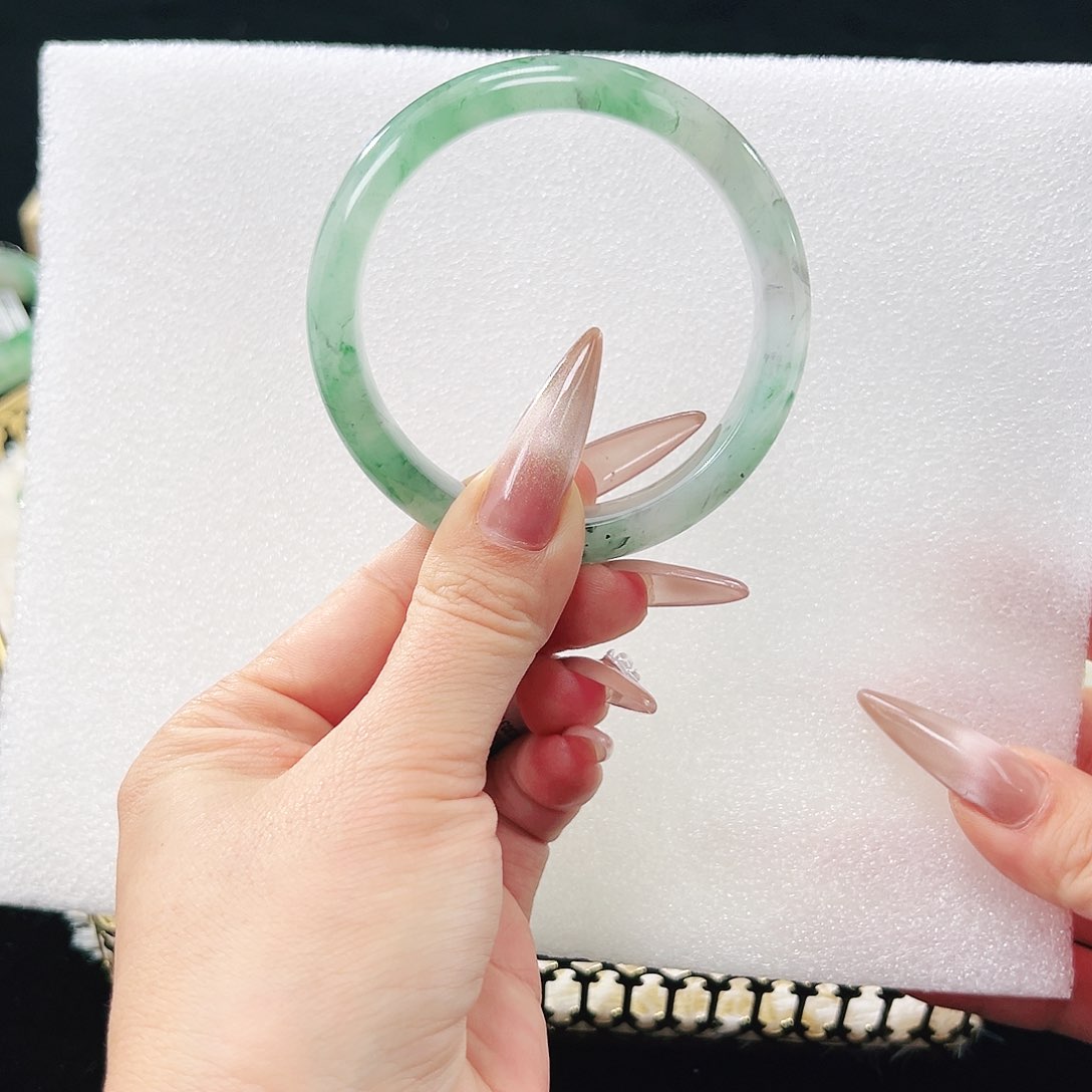 石英质玉手镯未镶嵌青*