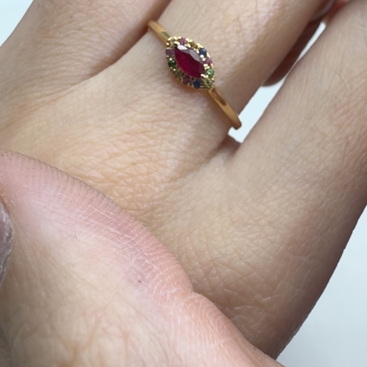 红宝石戒指18K金镶嵌