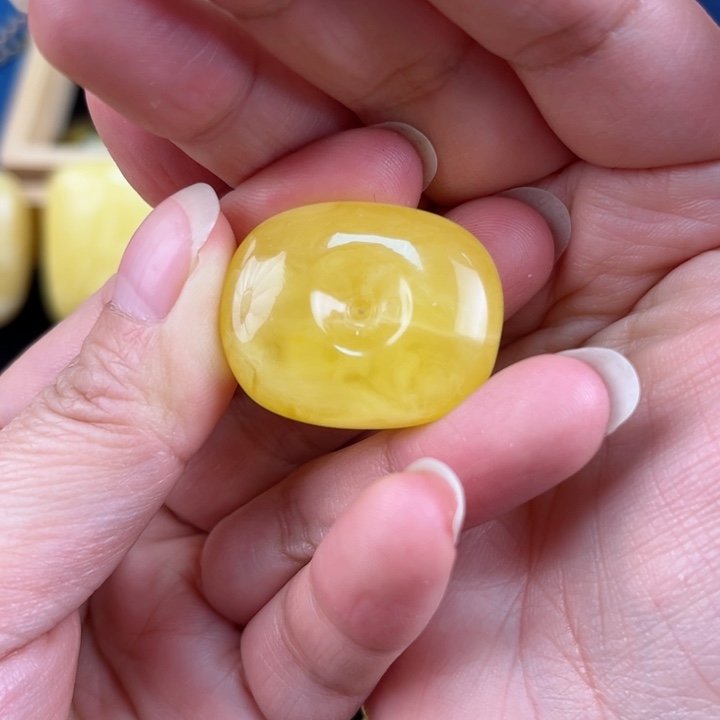 琥珀裸石未镶嵌琥珀