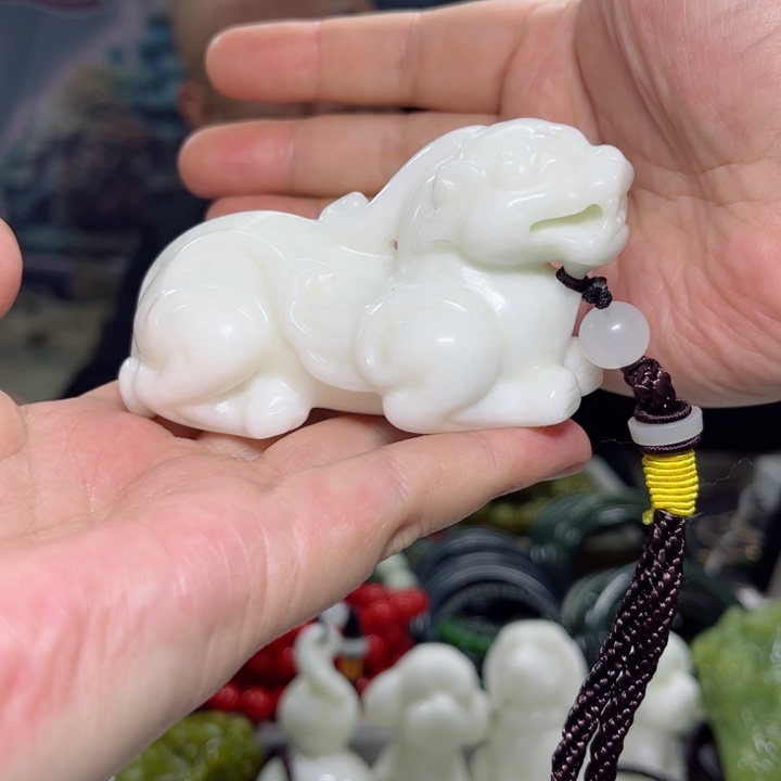 蛇纹石玉手把件未镶嵌