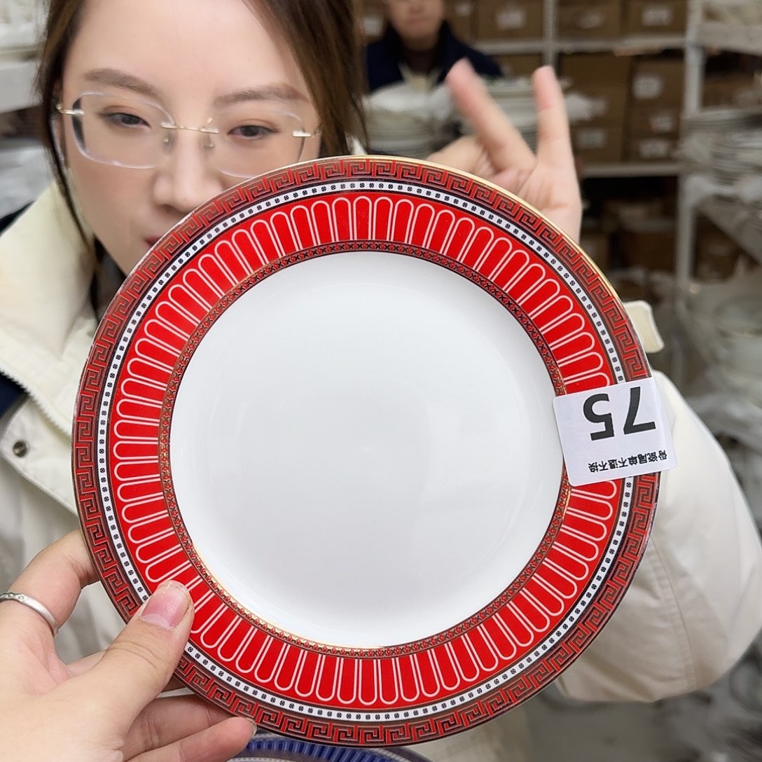 骨瓷19cm一个平盘瑕疵品不忒不还(39米包邮)