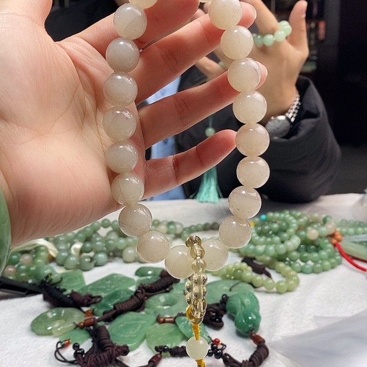 密玉（石英质玉）未镶嵌颈饰