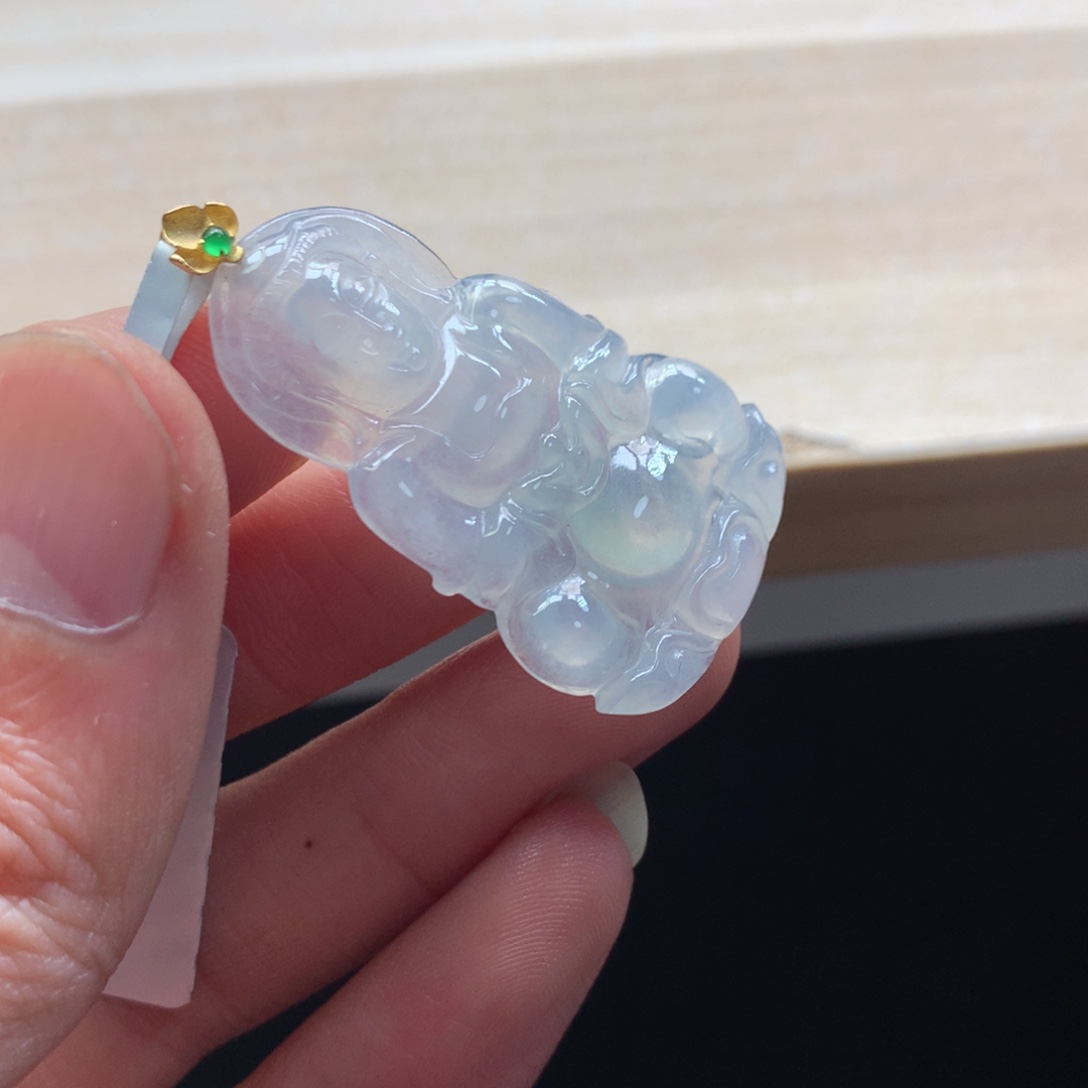 颈饰未镶嵌翡翠六****?吊坠