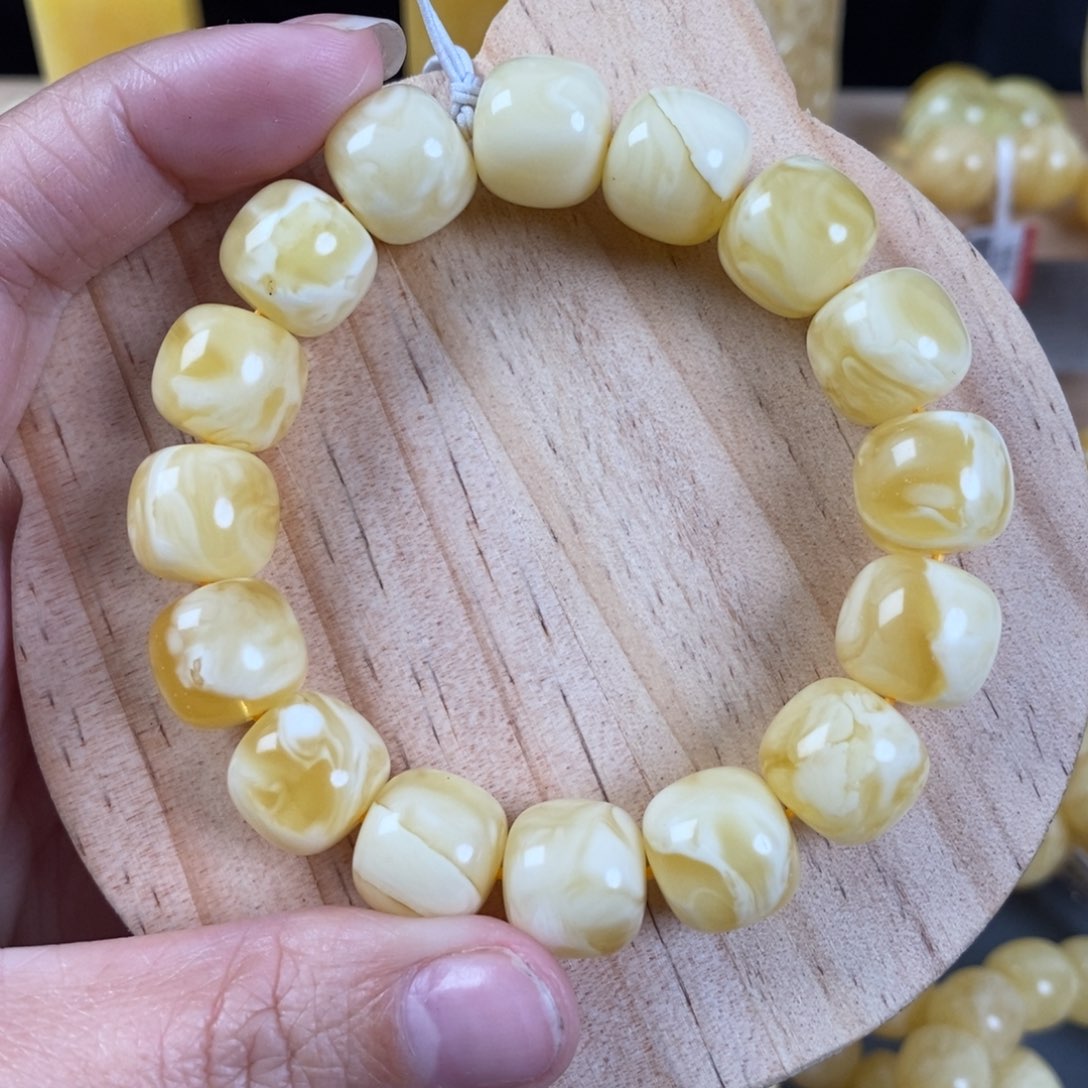 蜜蜡裸石未镶嵌?****?蜜蜡