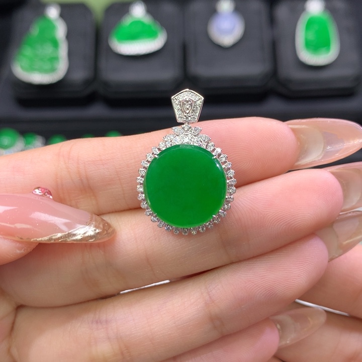 翡翠吊坠(不含链)18K金镶嵌