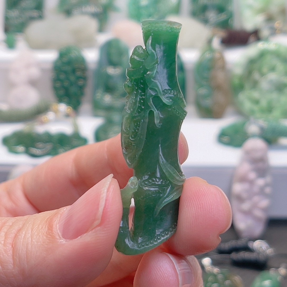 独山玉颈饰未镶嵌什****欢