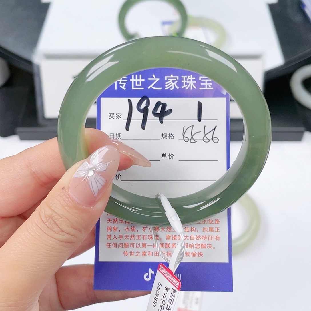 和田玉手镯未镶嵌