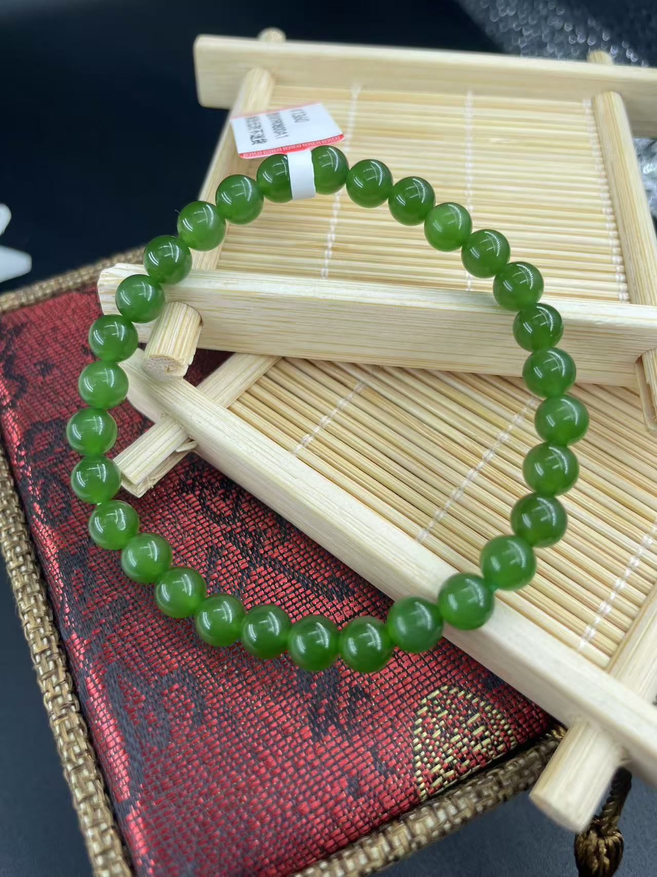 碧玉6mm高冰圆珠阳绿手串百搭时尚
