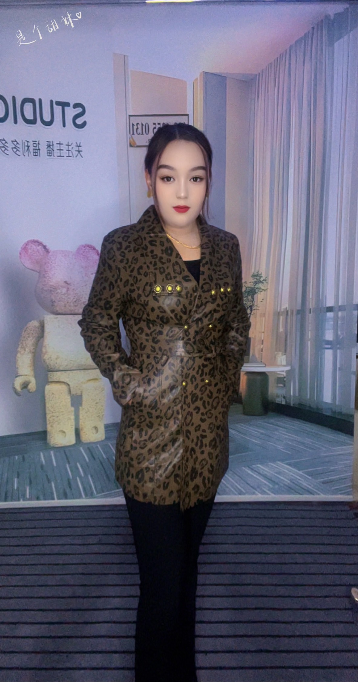 2025年最时髦的女士夹克短外套 Hurum qapan