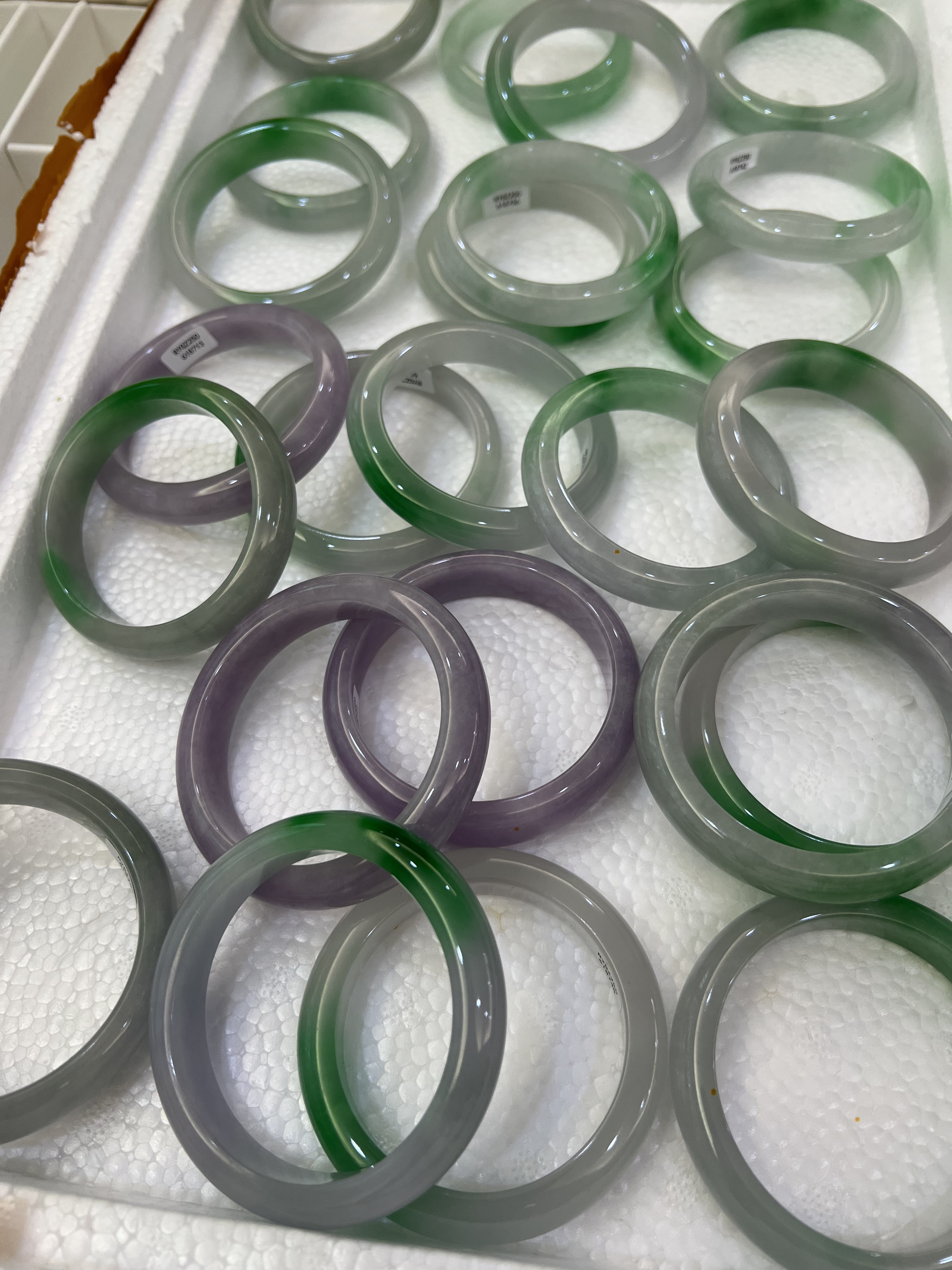 A2翡翠手镯直播 翡翠手镯工厂手镯多样性发其一白底清满绿半山水