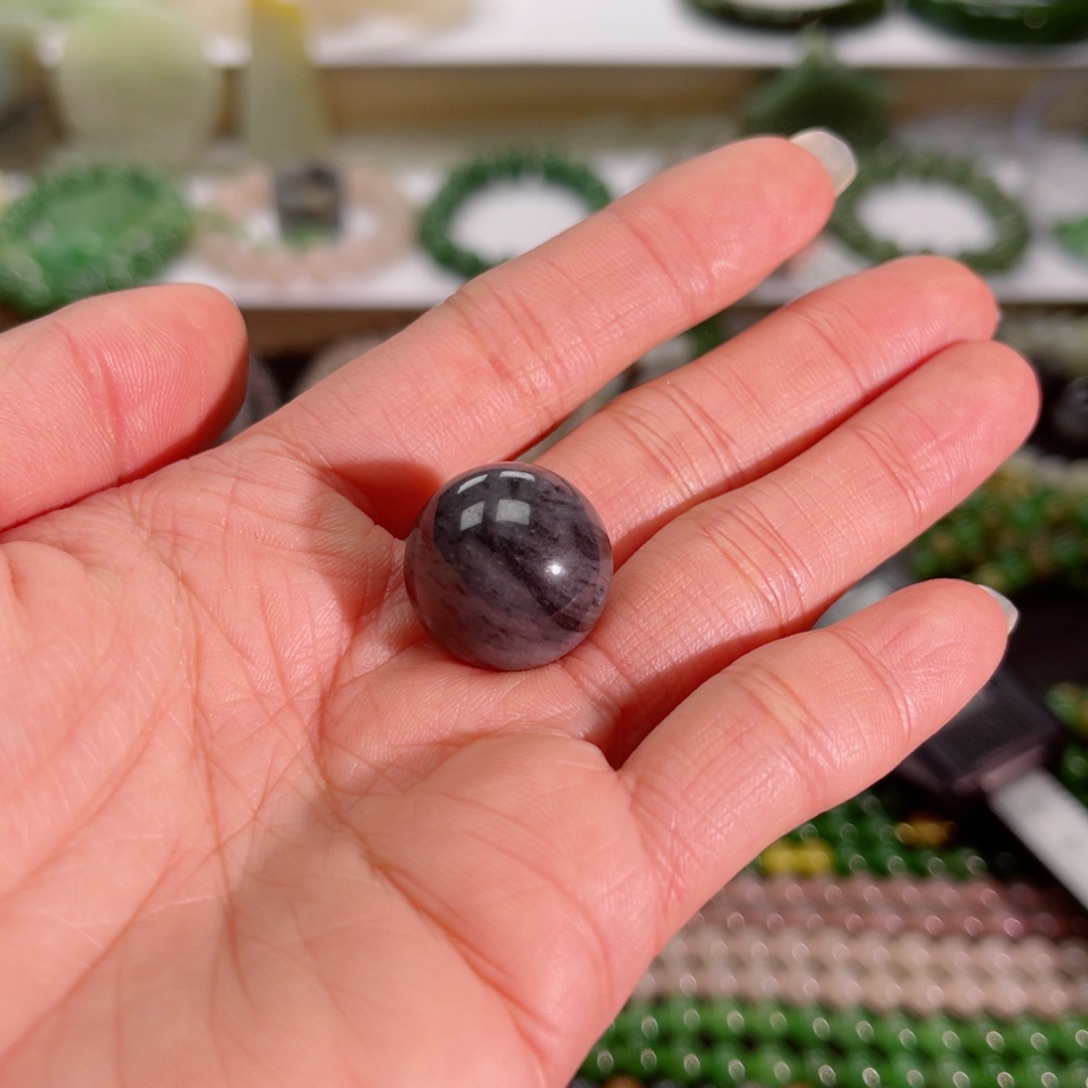 和田玉颈饰未镶嵌程**呀