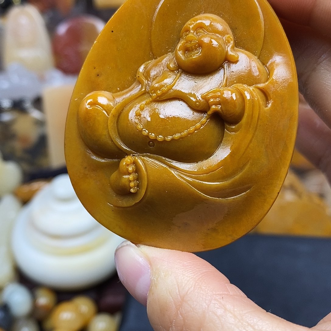 石英质玉（黄龙玉）颈饰未镶嵌