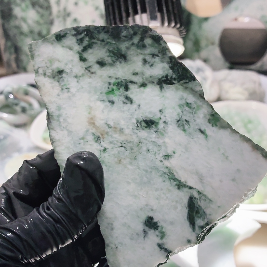 翡翠未镶嵌颈饰边角料