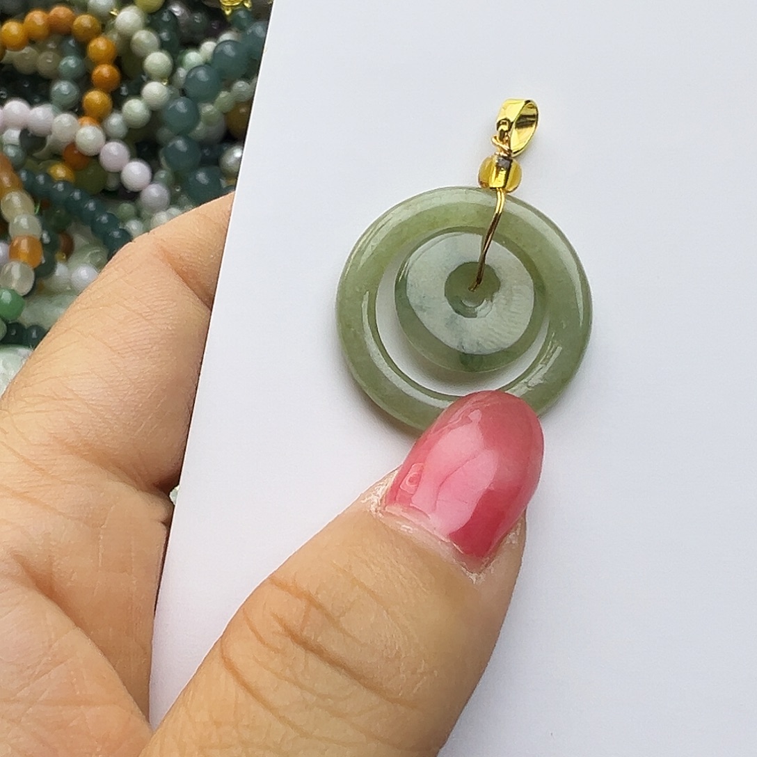 翡翠未镶嵌颈饰富贵