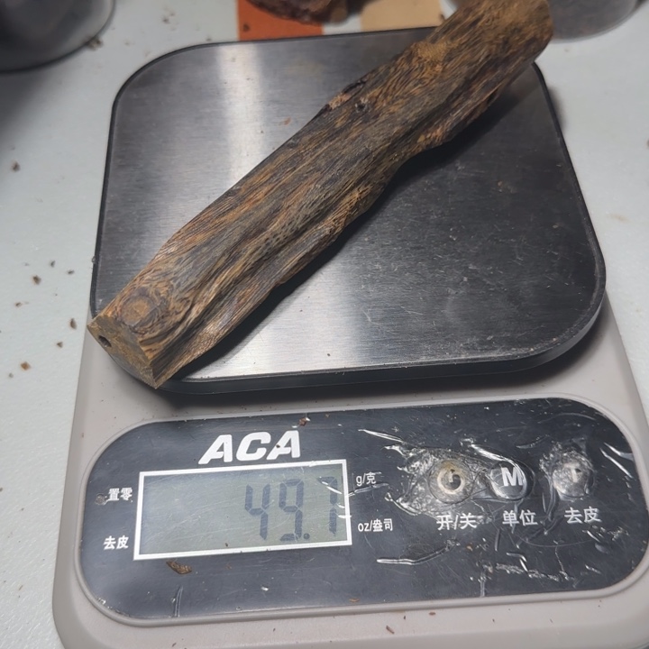 T***k香榧木蓝宝石虫漏49克