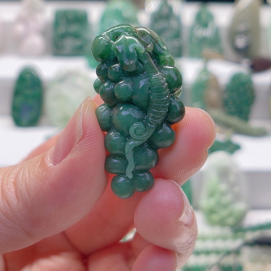 独山玉颈饰未镶嵌