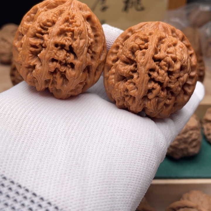 文玩核桃吊坠45.5粗筋