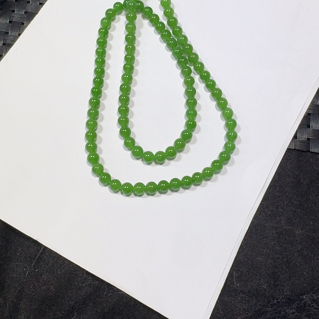 瑟***娜和田玉（碧玉）未镶嵌项链6mm80颗乌兰乌德苹果绿项链