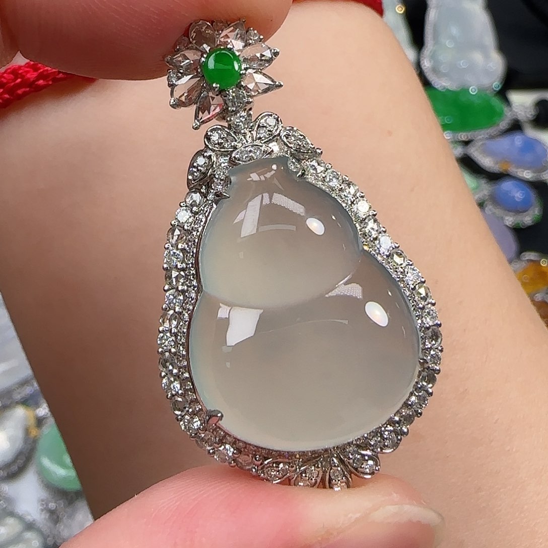 翡翠18K金镶嵌颈饰天然翡翠