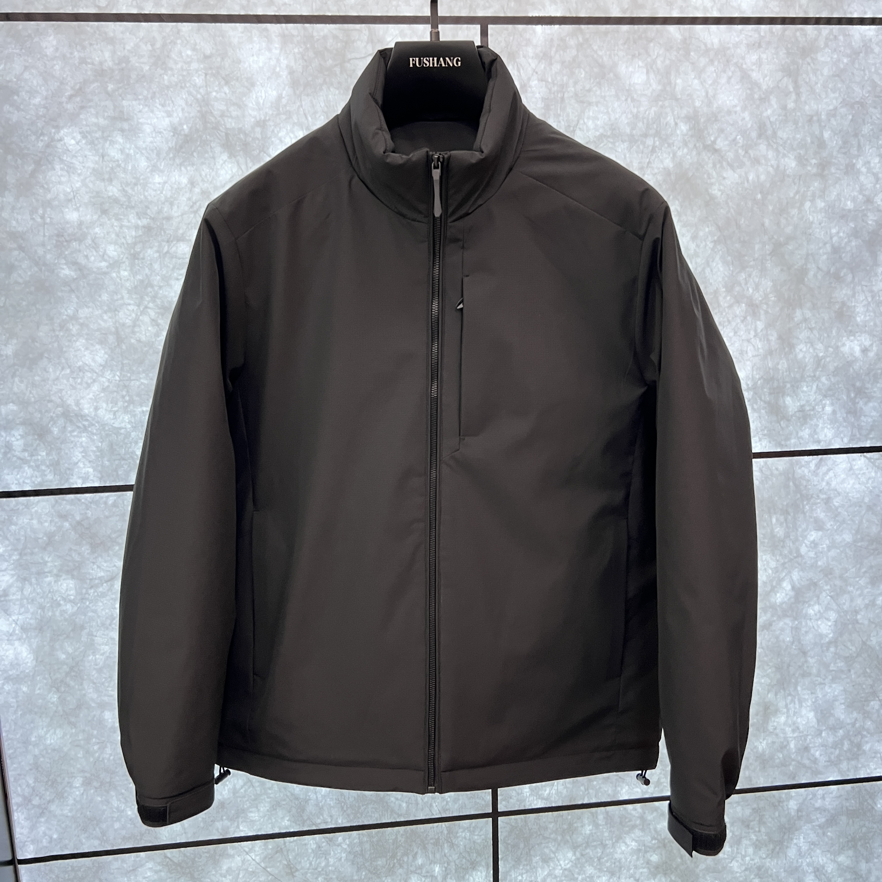 【JJ】{棉服}2025黑色运动休闲商务时尚立领棉服FL2519