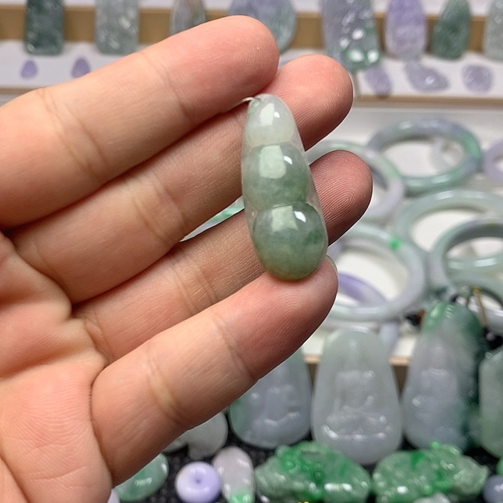 翡翠颈饰未镶嵌豆子