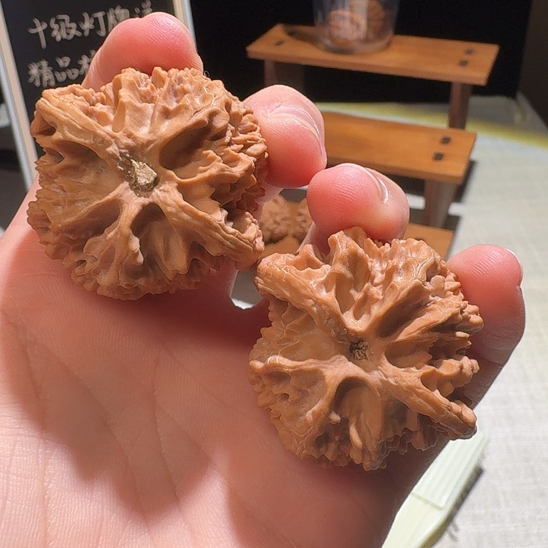 文玩核桃吊坠43 苹果园