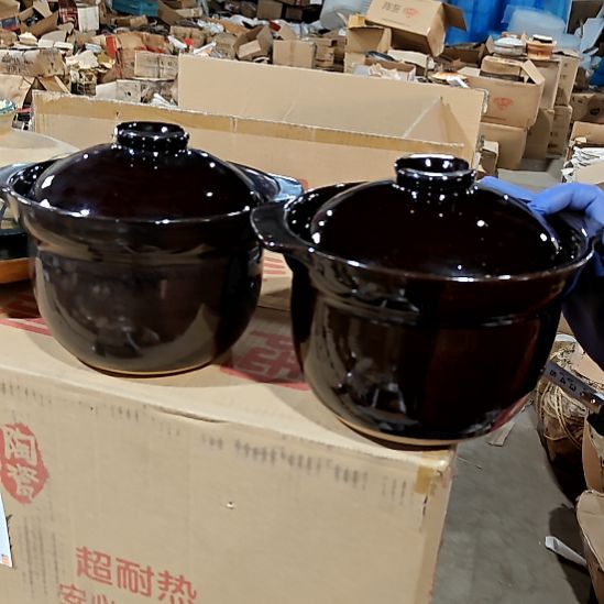 摆件盘子碗茶壶啥都有