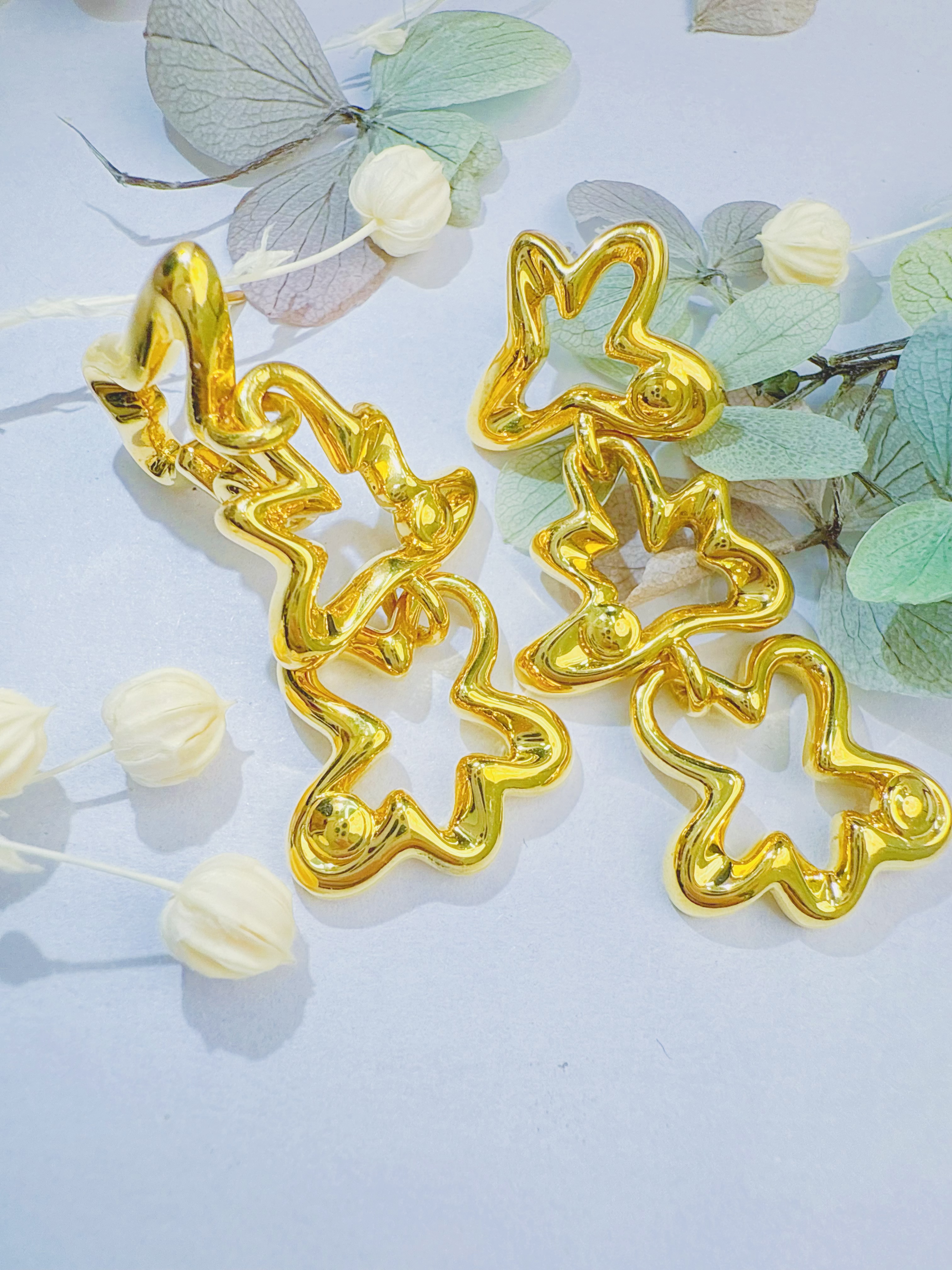 金灵王时尚黄金足金5D无氰工艺镂空花花耳饰气质轻奢