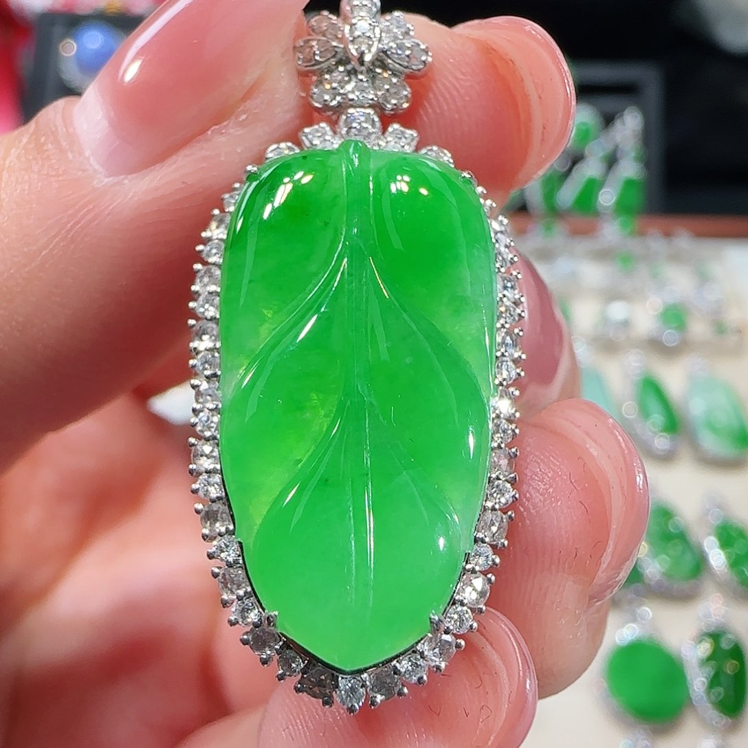 翡翠吊坠(不含链)18K金镶嵌