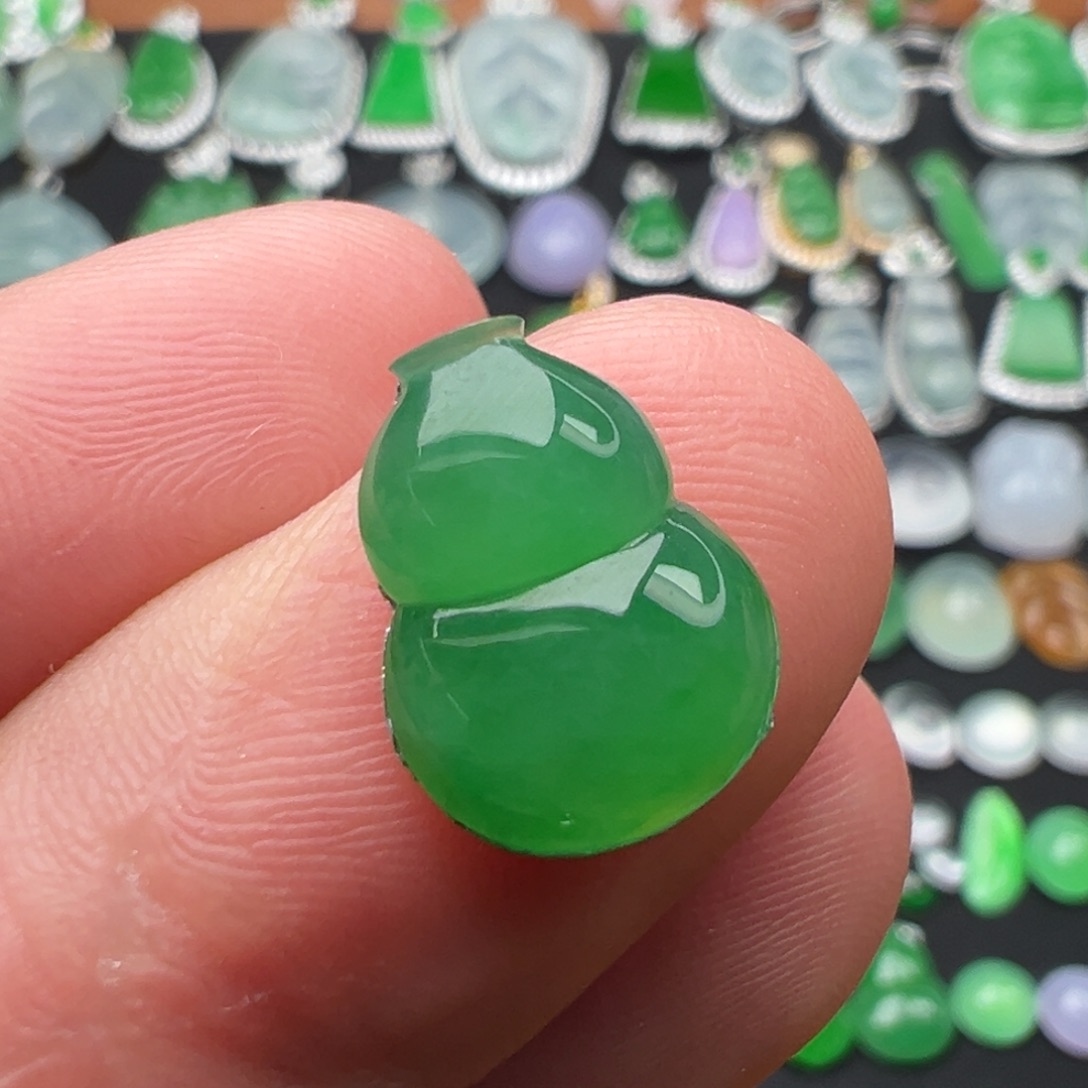 翡翠颈饰未镶嵌葫芦13.7