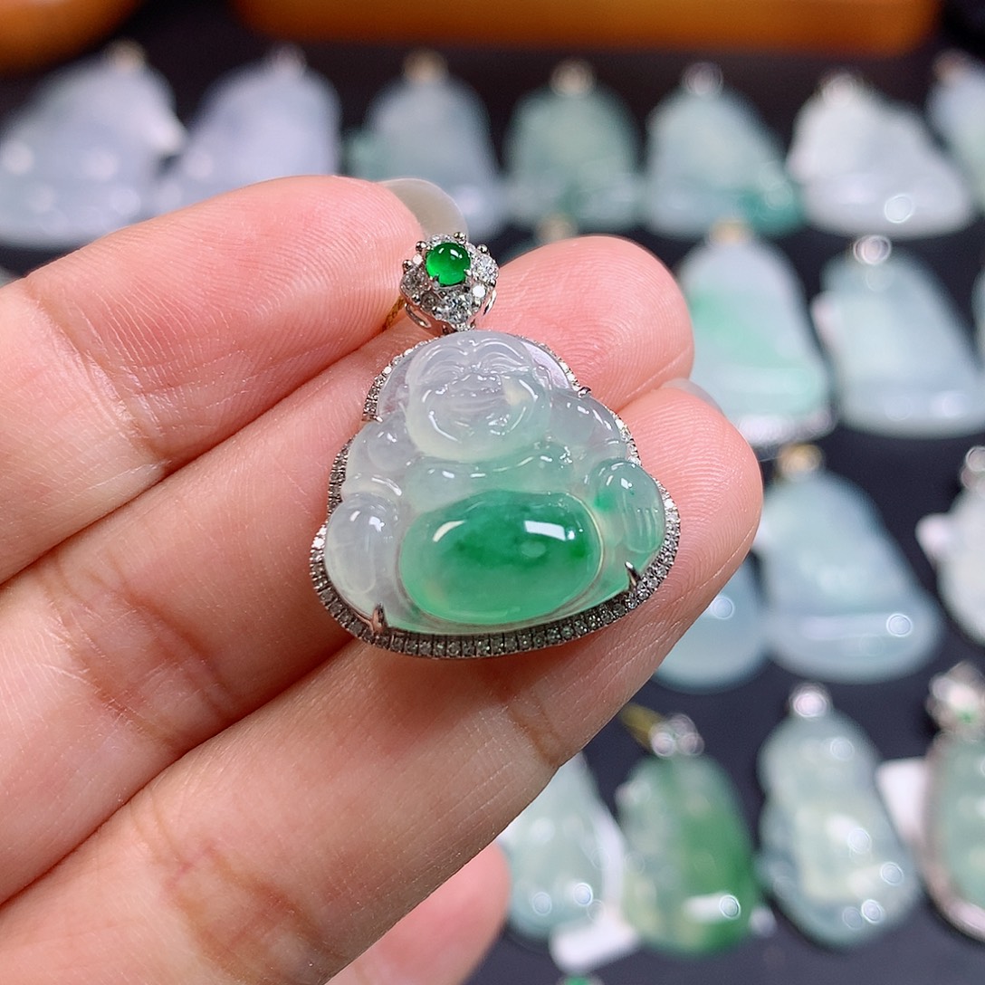 多***乐翡翠18K金镶嵌颈饰