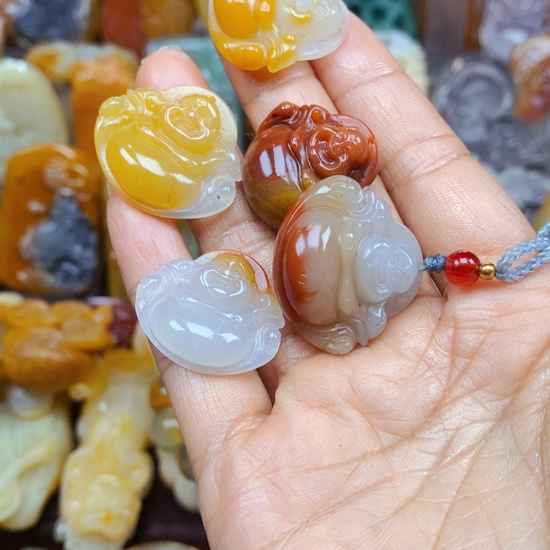 石英质玉（黄龙玉）未镶嵌颈饰