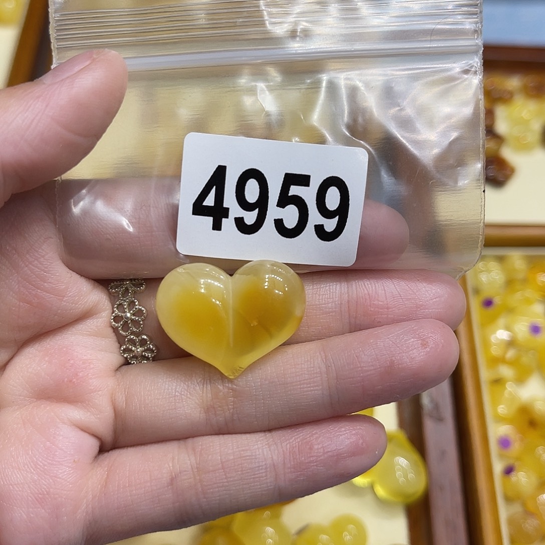 琥珀未镶嵌颈饰蜜蜡