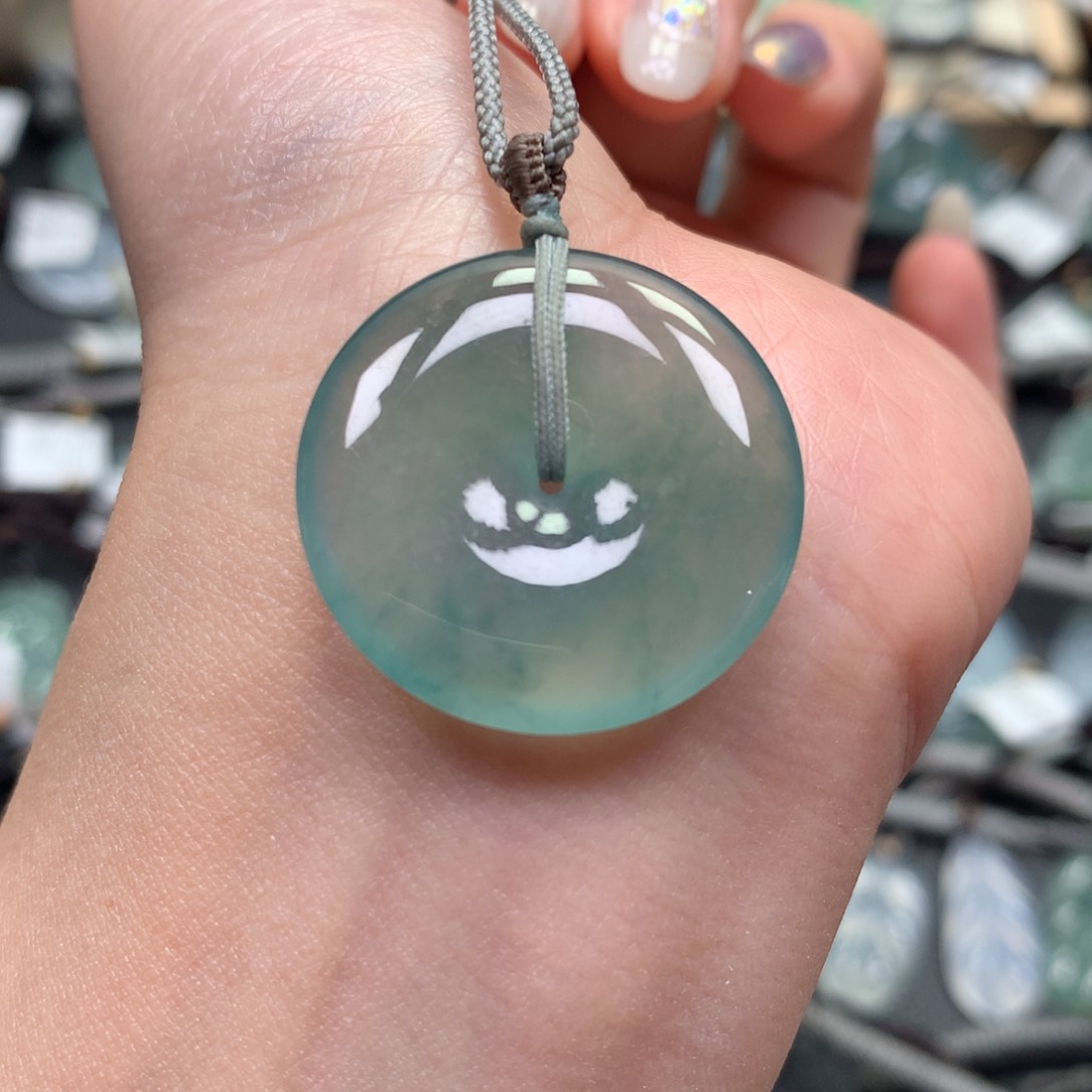 翡翠颈饰未镶嵌扣子