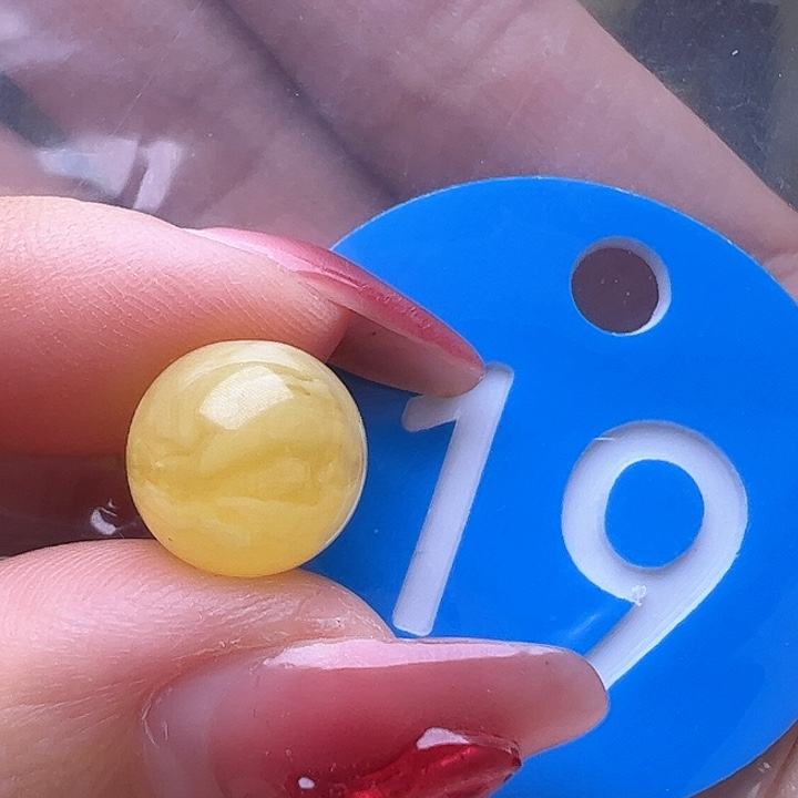 蜜蜡裸石未镶嵌10.5mm 鸡油黄圆珠