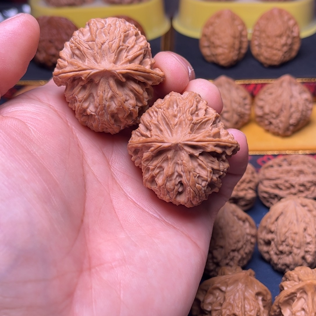 文玩核桃吊坠苹果