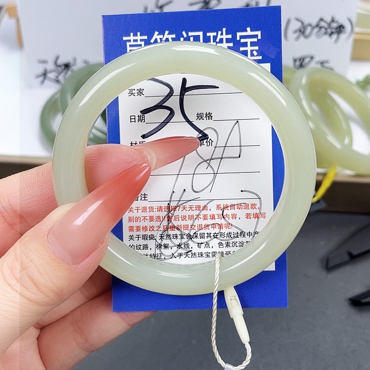 和田玉手镯未镶嵌