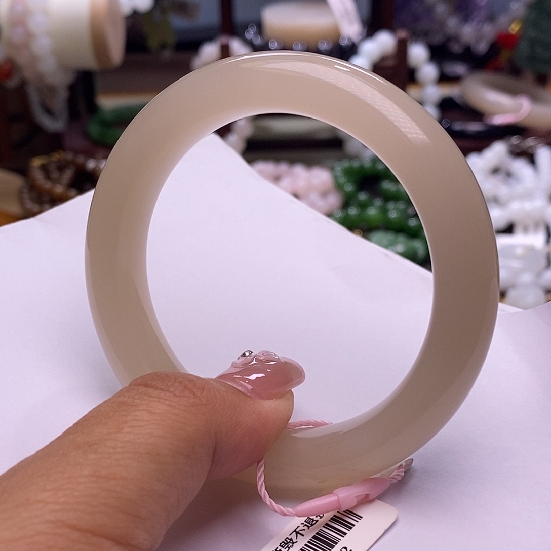 颈饰未镶嵌和田玉收藏级58熟藕粉脂膏级老矿料高冰红粉手镯