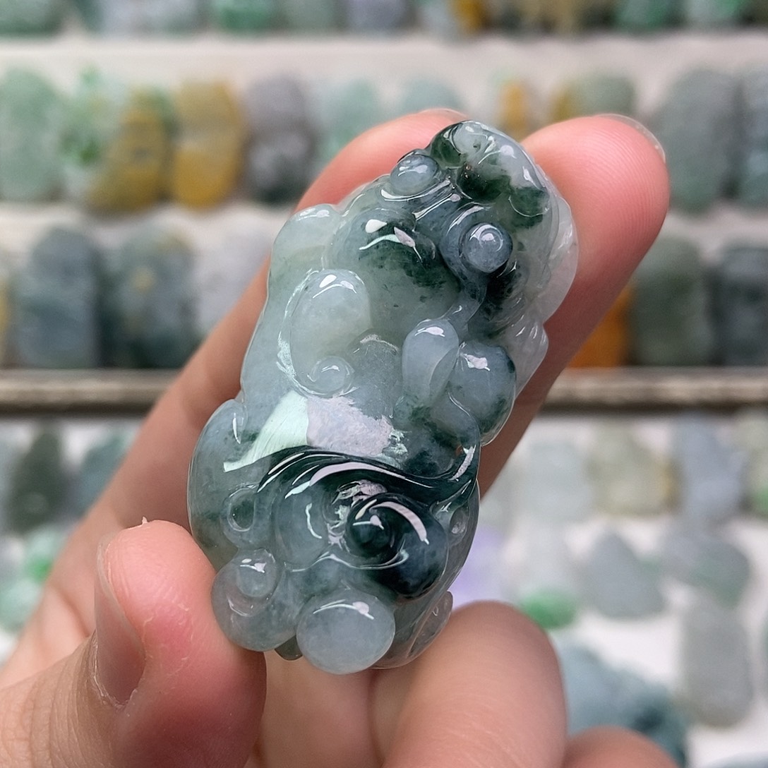 翡翠未镶嵌吊坠(赠链)