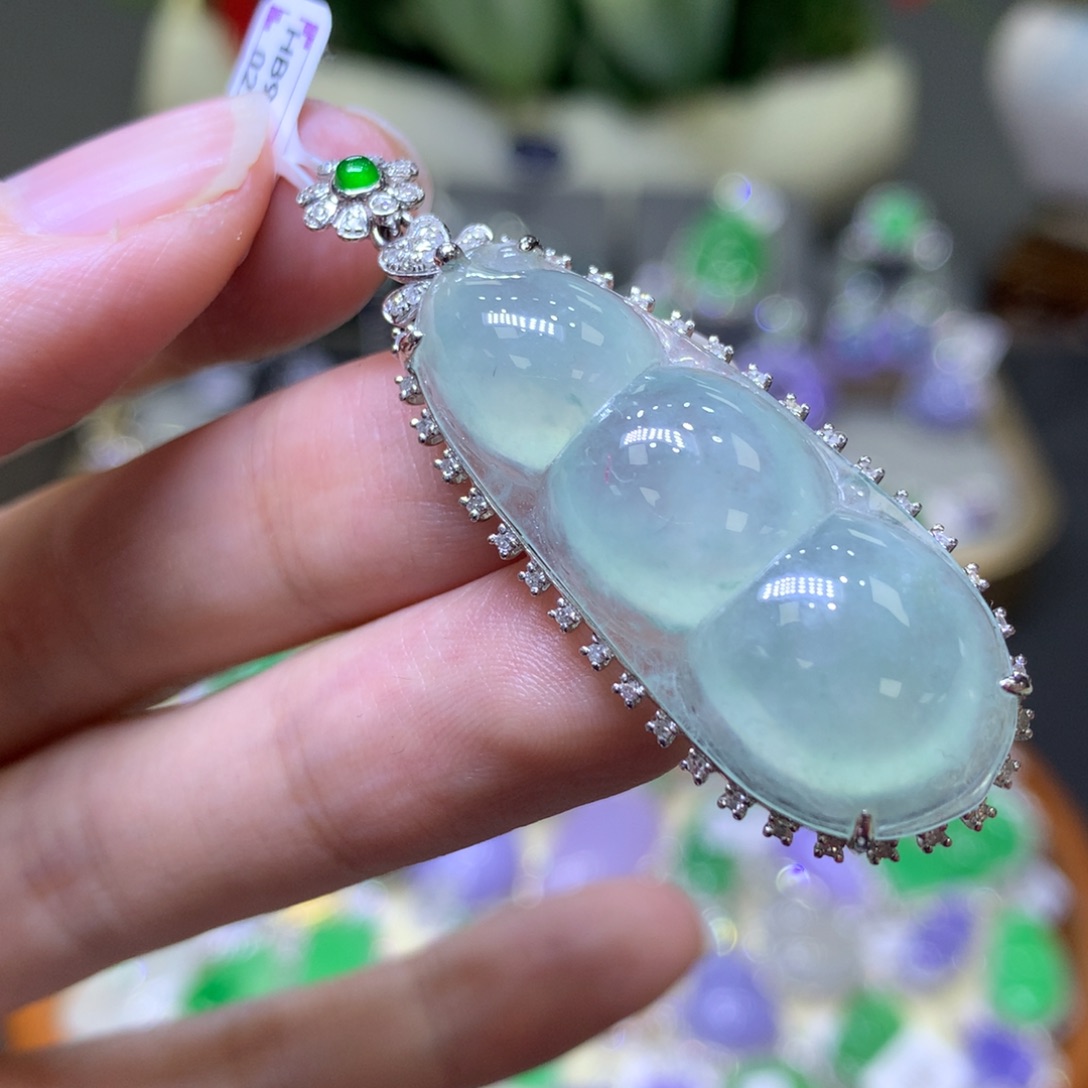 【闪购商品】翡翠颈饰18K金镶嵌翡翠吊坠项链