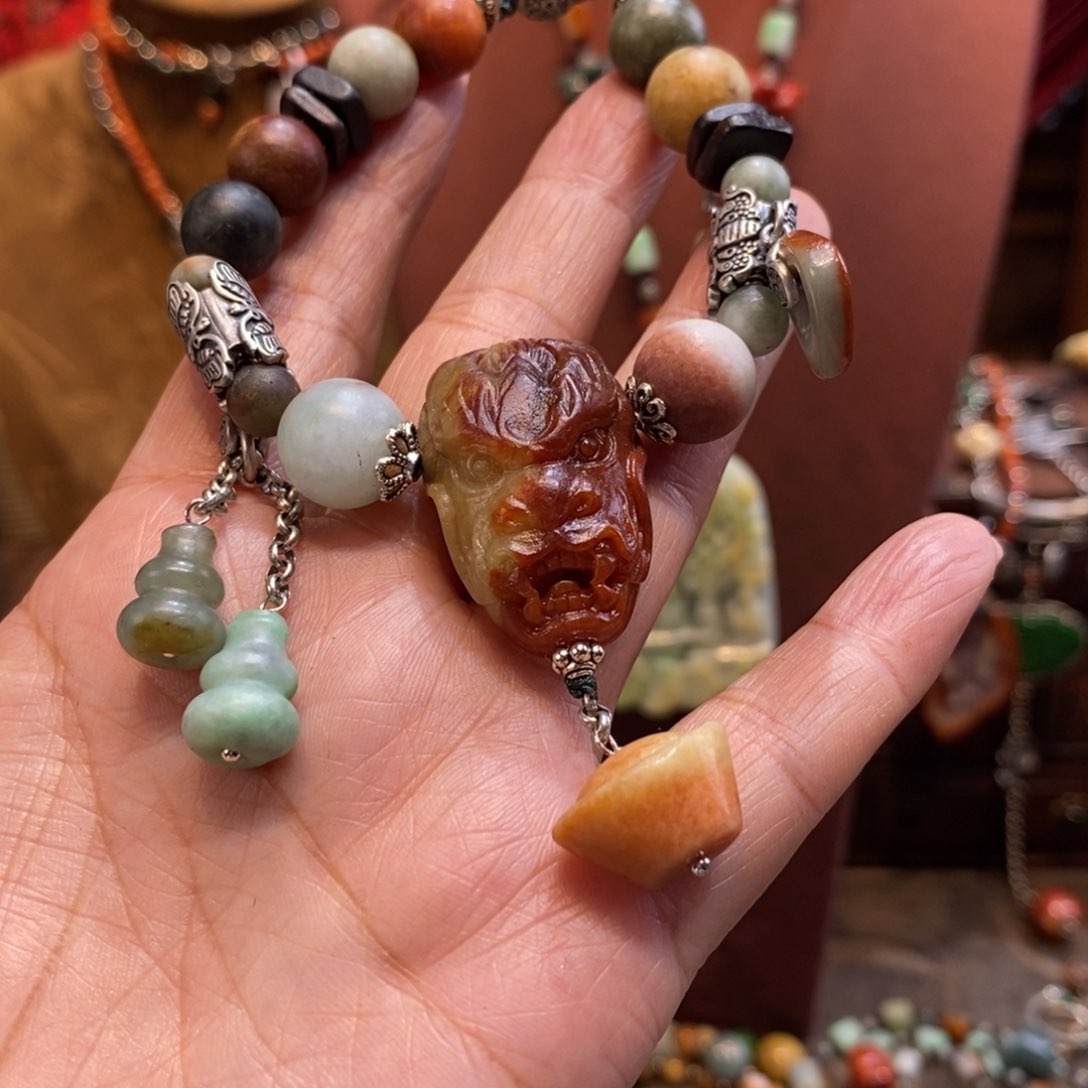 翡翠吊坠(赠链)未镶嵌