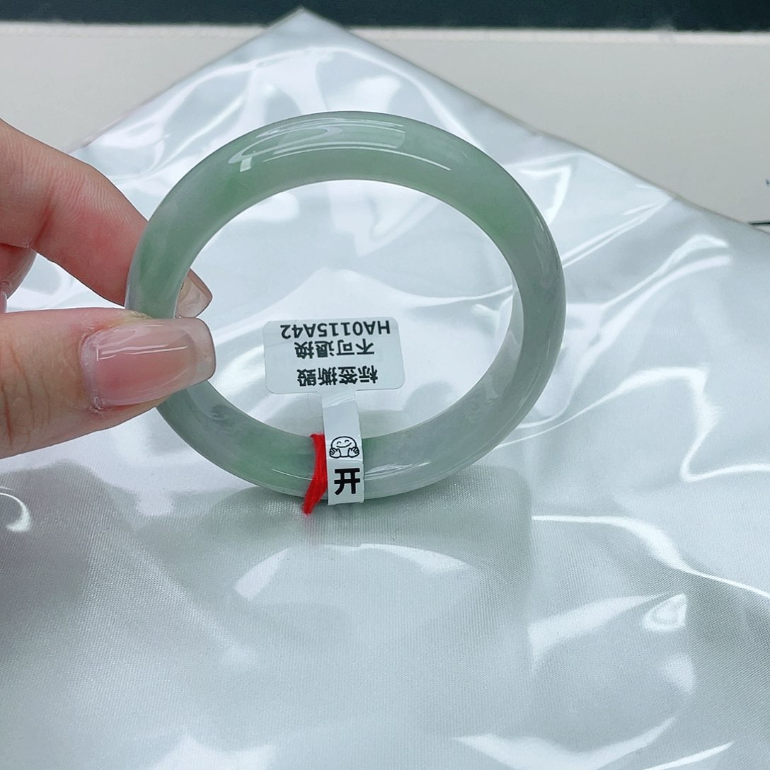 翡翠手镯未镶嵌正53