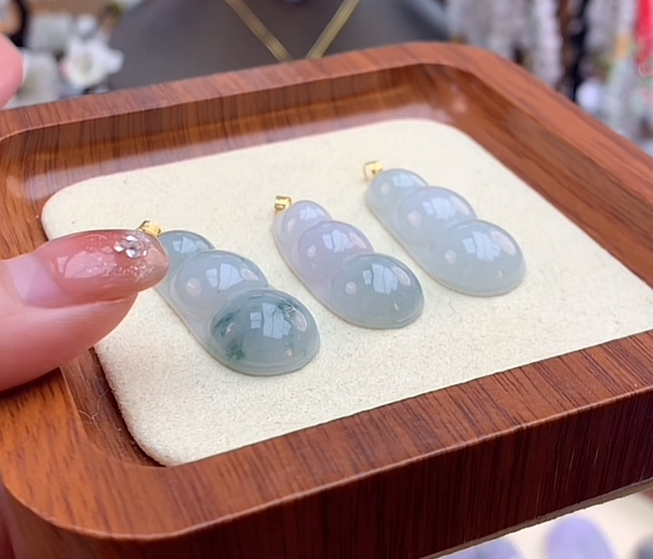 天然a货翡翠吊坠多样发一