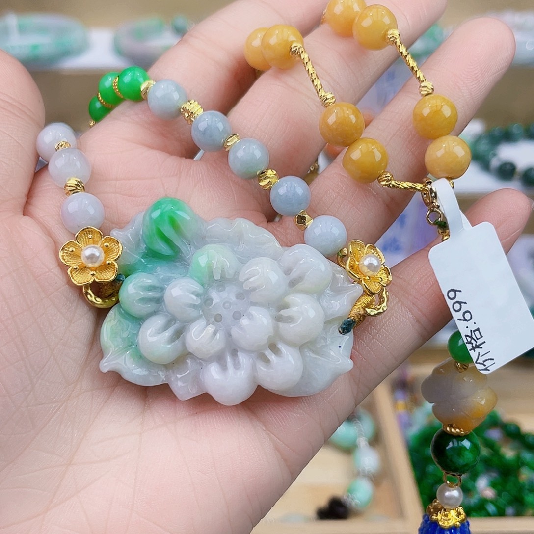 翡翠未镶嵌手链吊坠