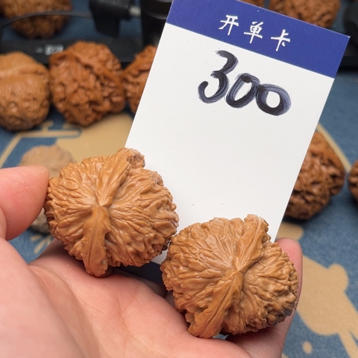 文玩核桃吊坠白狮子 39精修 300