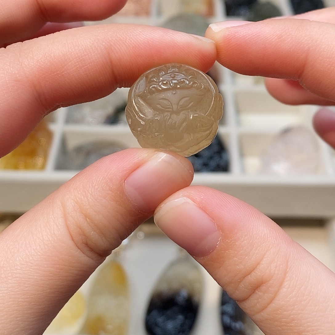 颈饰水晶未镶嵌黄兔毛